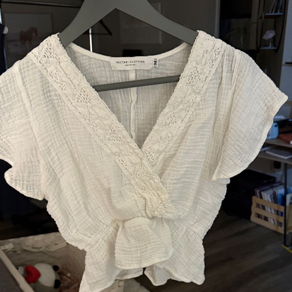 Nectar Clothing Cream Lace Blouse
